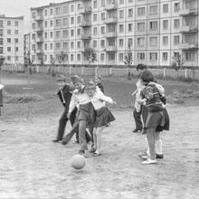 Летом в школьном лагере | Школа. 1980-e гг., г.Северодвинск. Фото #C2887.