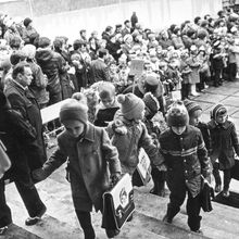 Первый раз в первый класс | Школа. 1980-e гг., г.Северодвинск. Фото #C7916.