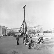 Забивка свай под памятник В.И.Ленину | Строительство. 1980-e гг., г.Северодвинск. Фото #C6732.