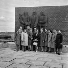 Ветераны у памятника первостроителям | Ветераны. 1978 г., г.Северодвинск. Фото #C14320.