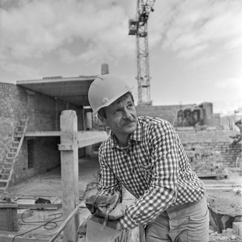 Каменщик | Строительство. 1980-e гг., г.Северодвинск. Фото #C17222.