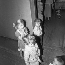 Дети в коммунальной квартире | Дети. 1990-e гг., г.Северодвинск. Фото #C13921.