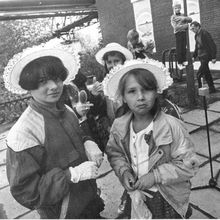 На улице | Дети. 1990-e гг., г.Северодвинск. Фото #C3286.
