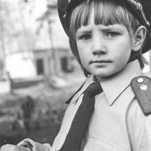 Юный сотрудник милиции | Дети. 1990-e гг., г.Северодвинск. Фото #C3294.