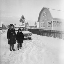 На даче | Горожане. 1990-e гг., г.Северодвинск. Фото #C6672.