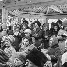 Участники богослужения в Куртяево | Горожане. 1992 г., г.Северодвинск. Фото #C13926.