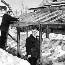 На даче | Горожане. 1990-e гг., г.Северодвинск. Фото #C5084.