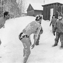 Закаливание | Горожане. 1990-e гг., г.Северодвинск. Фото #C6901.