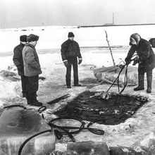 Погружение под лед. Прокуратура | Силовые структуры. 1990-e гг., г.Северодвинск. Фото #C7128.