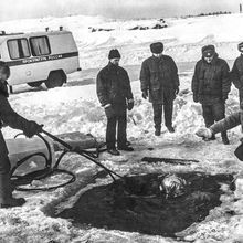 Погружение под лед. Прокуратура | Силовые структуры. 1990-e гг., г.Северодвинск. Фото #C7129.