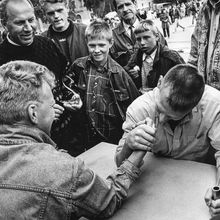 Соревнования по армрестлингу. | Спорт. 1990-e гг., г.Северодвинск. Фото #C10722.