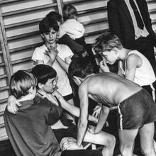 Тренировка в секции борьбы.  | Спорт. 1990-e гг., г.Северодвинск. Фото #C10759.