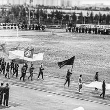 Парад открытия на стадионе «Север» | Спорт. 1990-e гг., г.Северодвинск. Фото #C10764.