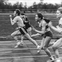 Соревнования по лёгкой атлетике на стадионе «Север». Бег  на 100 м. | Спорт. 1990-e гг., г.Северодвинск. Фото #C10771.
