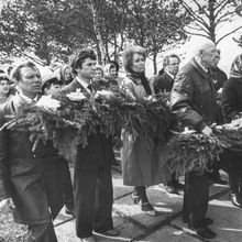 Возложение венков | Власть. 1990-e гг., г.Северодвинск. Фото #C3845.