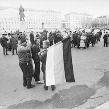 С российским флагом | Общественная жизнь. 1990-e гг., г.Северодвинск. Фото #C6759.