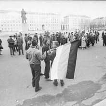 С российским флагом | Общественная жизнь. 1990-e гг., г.Северодвинск. Фото #C6760.