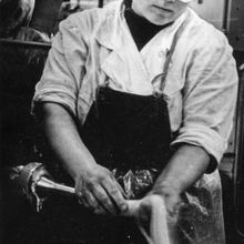 Изготовление колбас | Предприятия. 1990-e гг., г.Северодвинск. Фото #C8103.