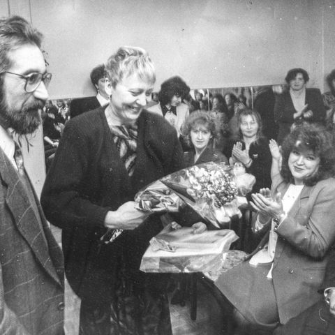 Вручение награды | Власть. 1997 г., г.Северодвинск. Фото #C3778.